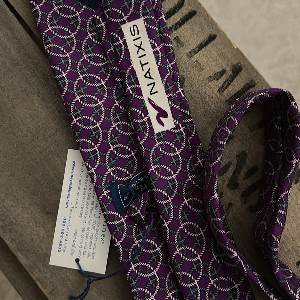 NWT Vineyard Vines Tie Light Purple with Circles - Picture 3 of 5